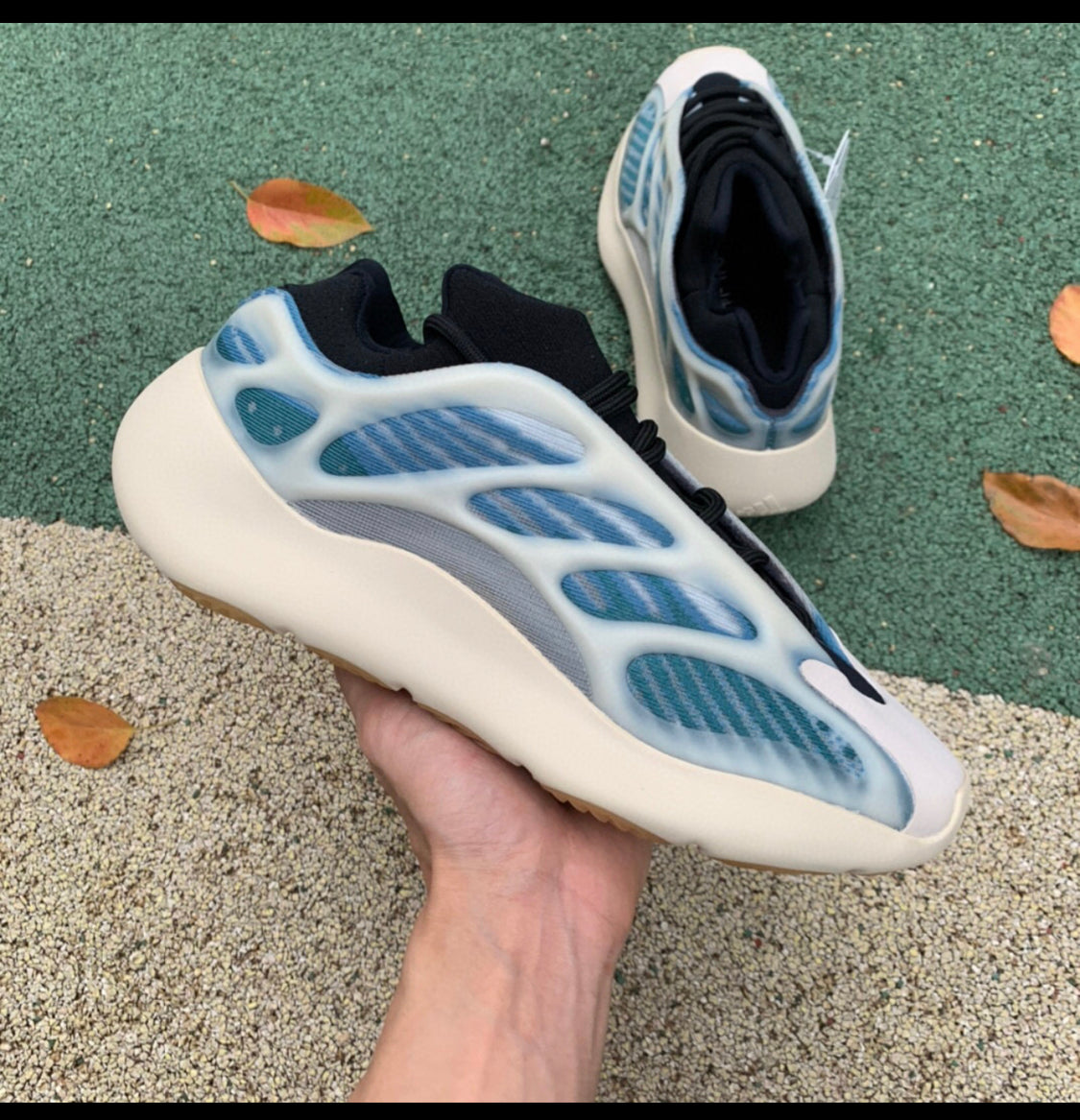 Yeezy 700 v3 discount bleu